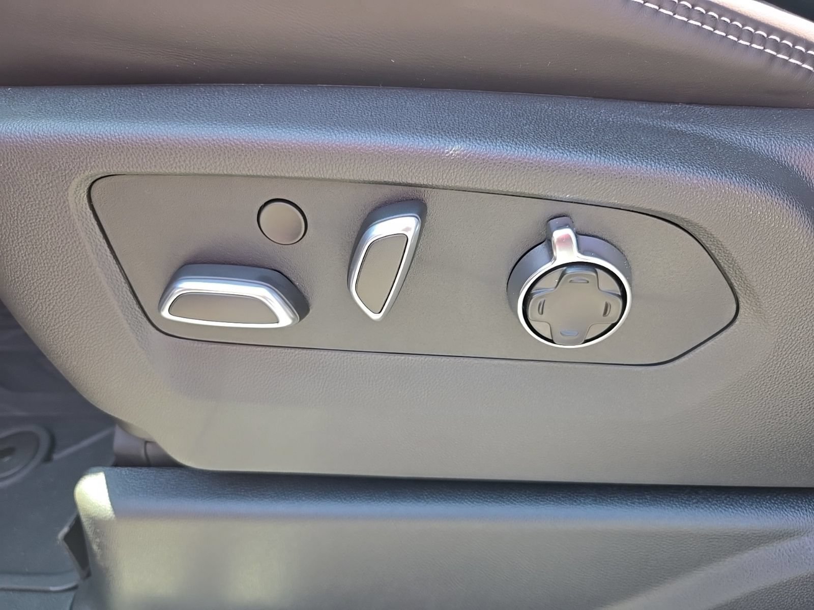 2026 GMC Yukon AT4 Ultimate - Photo 33