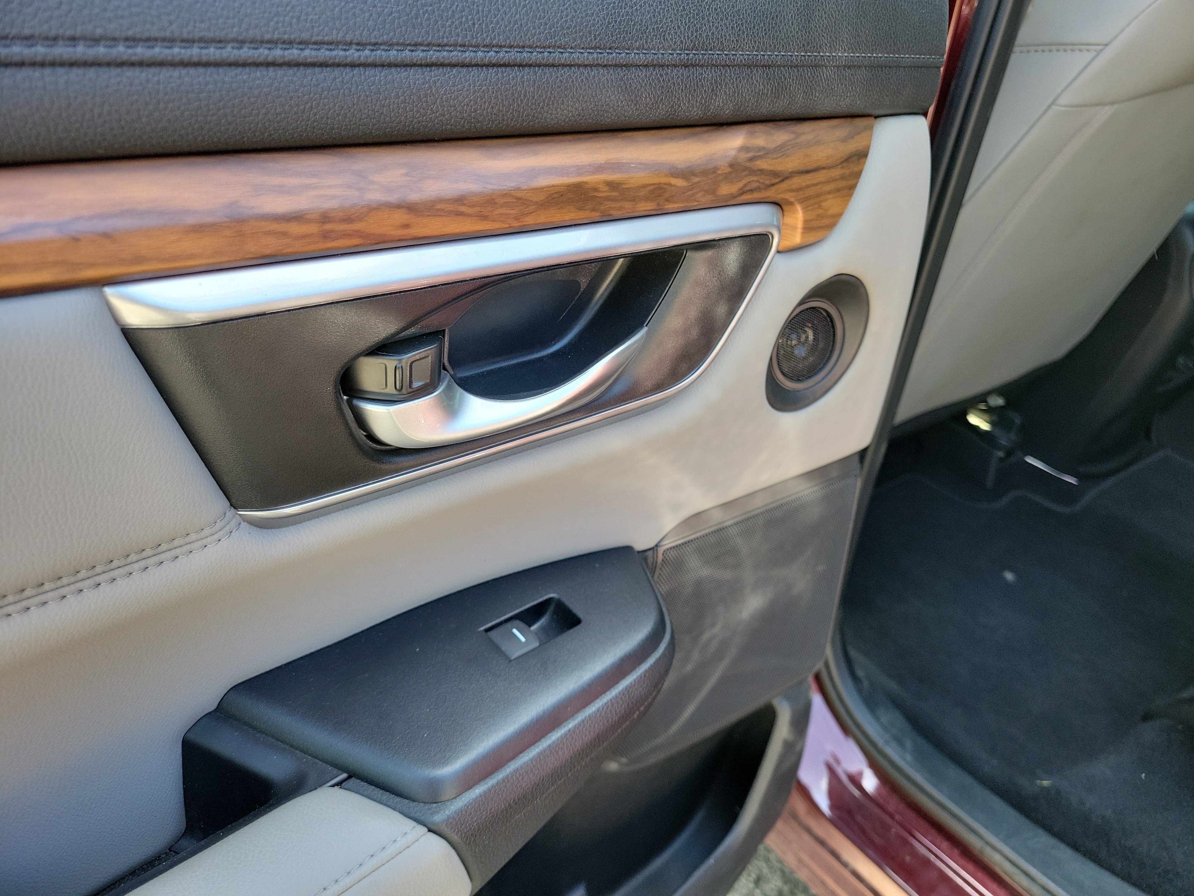 Used 2019 Basque Red Pearl II Honda Touring image 13