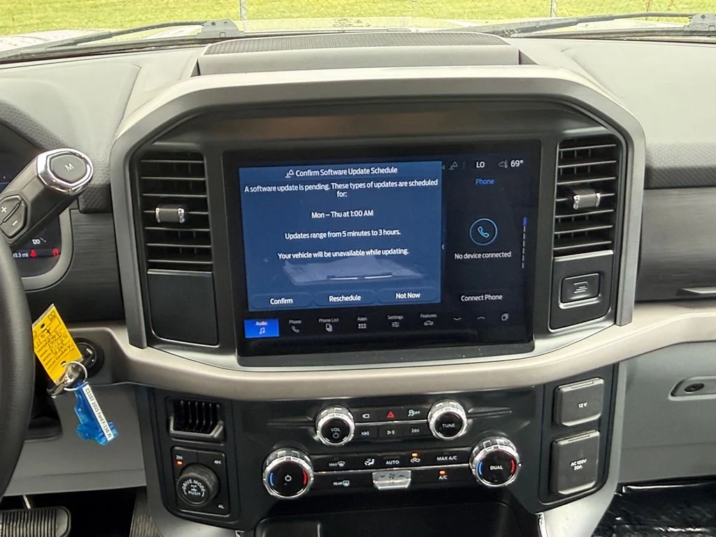 Used 2025 Silver Ford XLT image 21