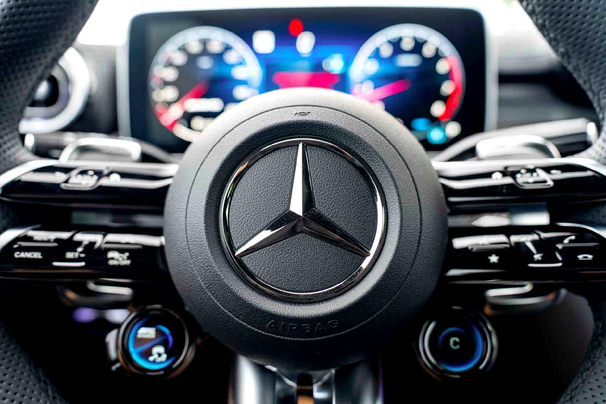 New 2026 MANUFAKTUR Starling Blue Magno Mercedes-Benz AMG® CLE 53 4MATIC+ Coupe image 13