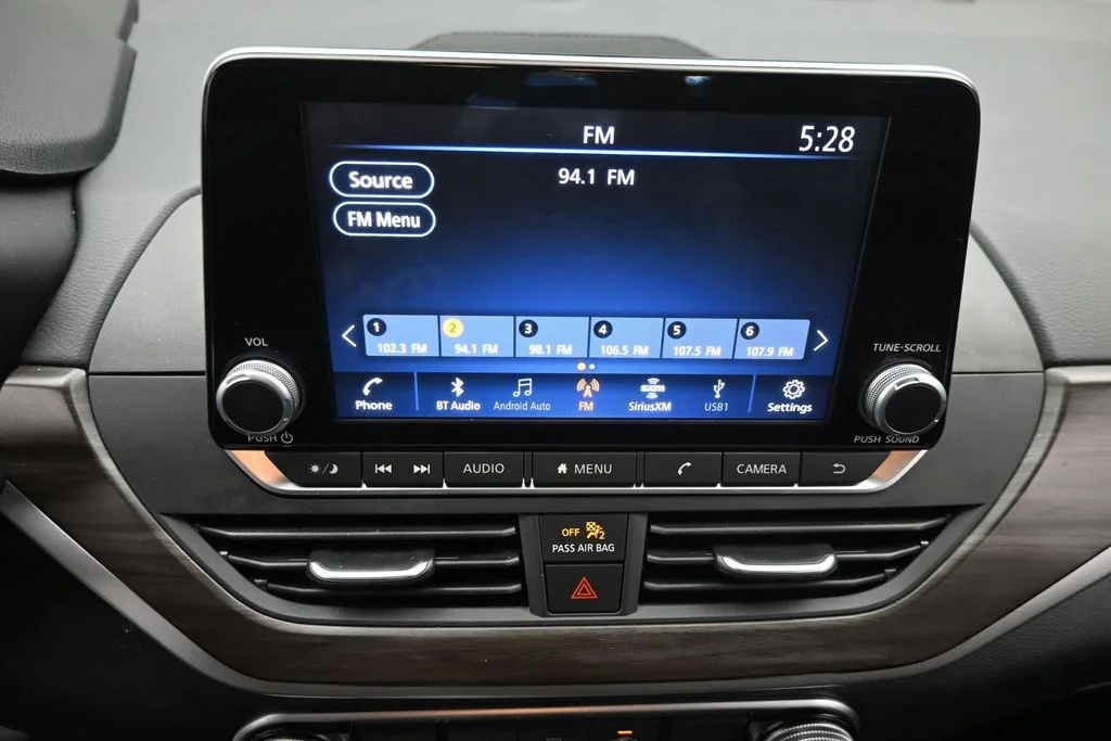 Used 2025 White Nissan 2.5 SV image 17