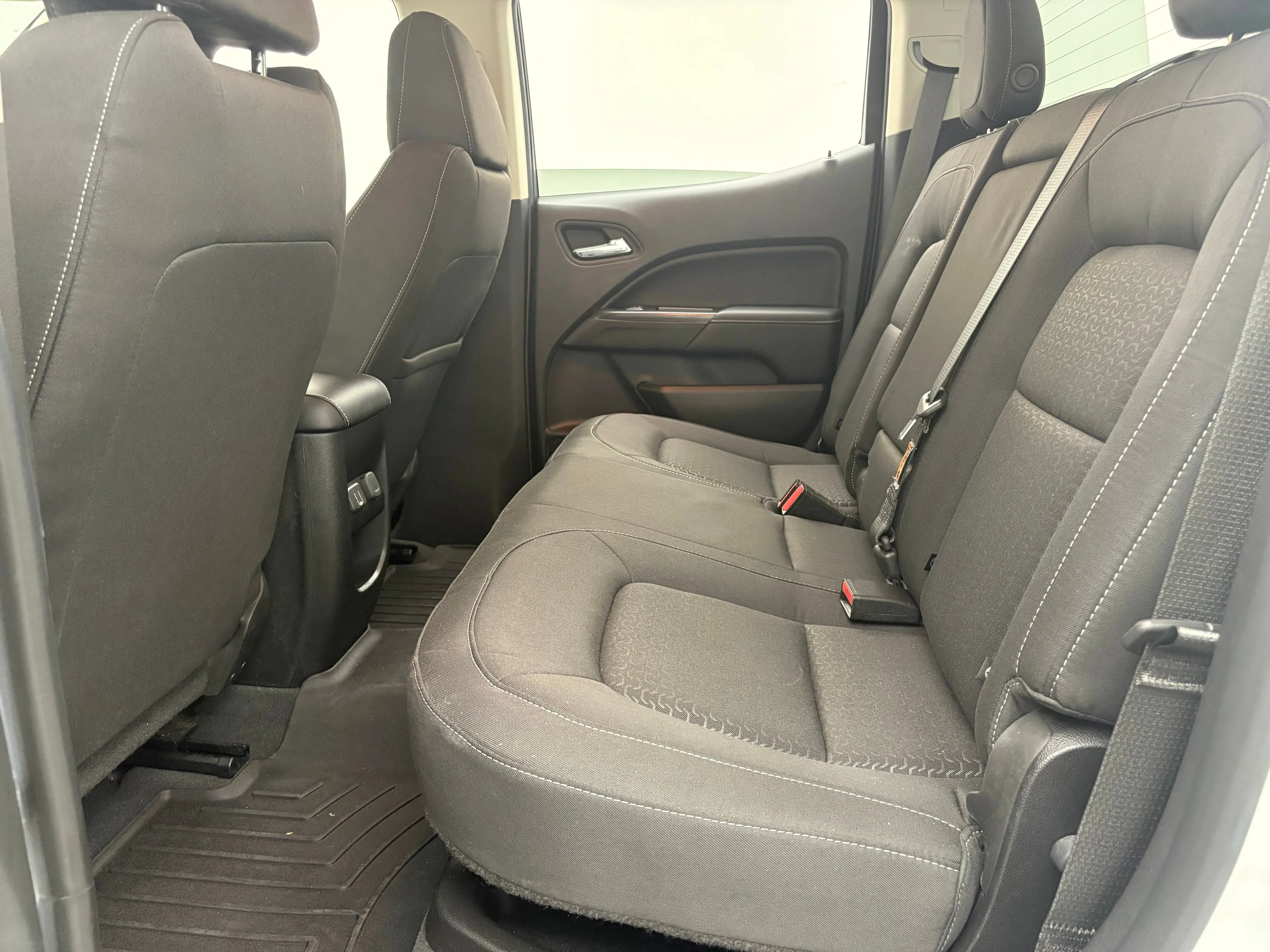 Used 2020 SUMMIT WHITE GMC 4WD SLE image 34