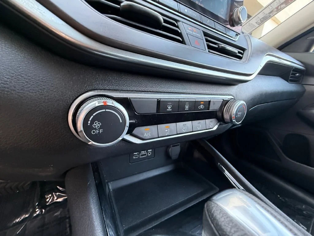 Used 2024 Silver Nissan 2.5 SV image 23