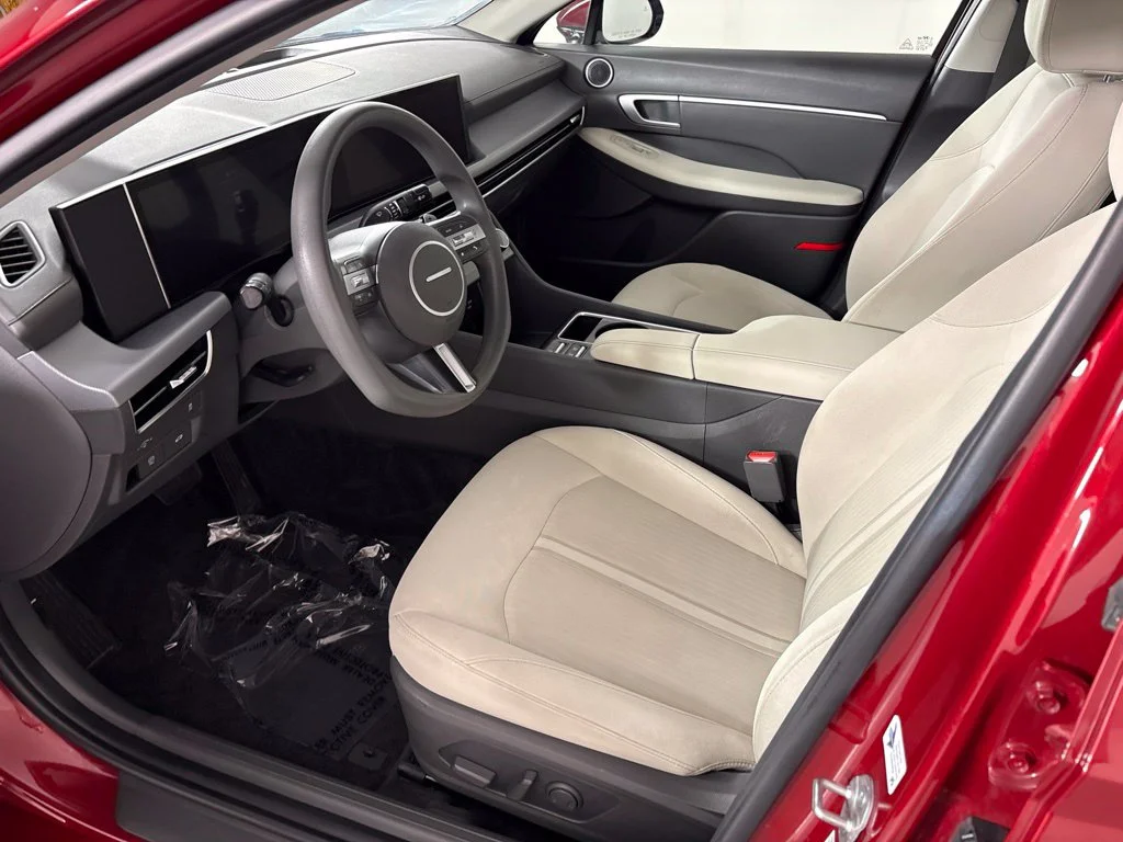Used 2025 Red Hyundai SEL image 25