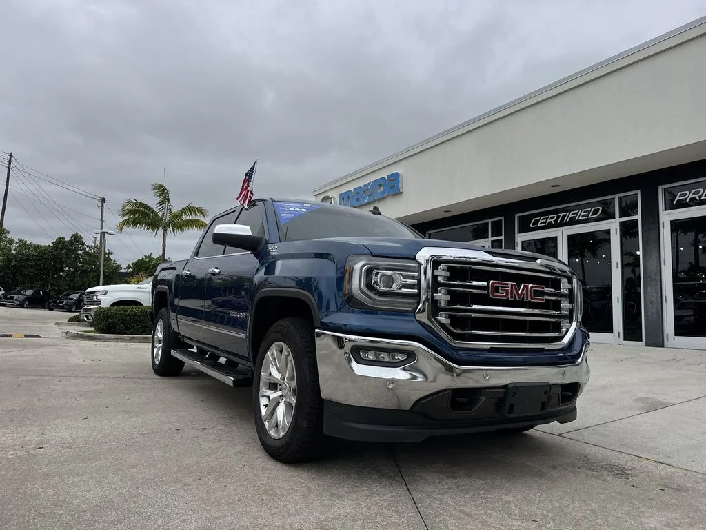 Used 2018 Blue Metallic GMC SLT image 30