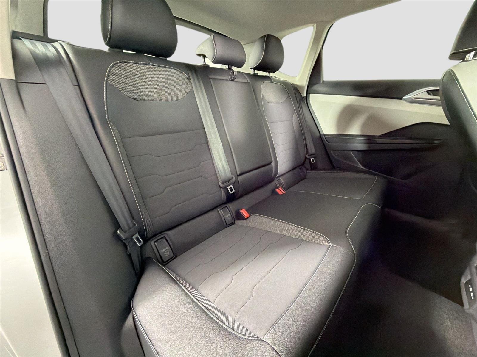 New 2026 Pure White Volkswagen SE image 24