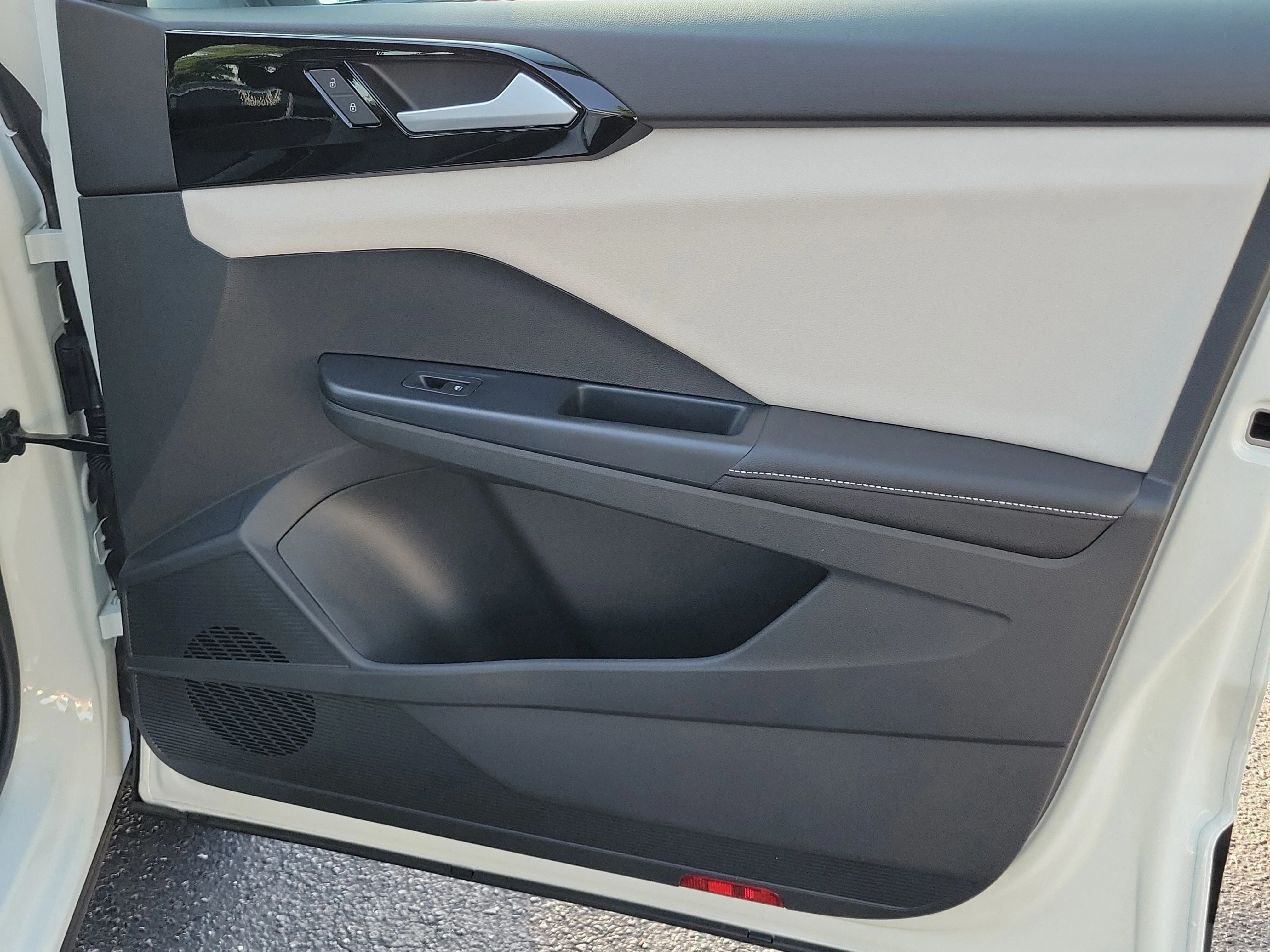 New 2026 White Volkswagen 1.5T S image 8