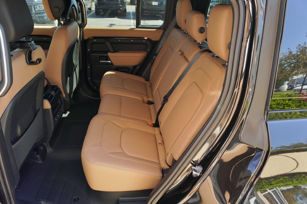 New 2026 Santorini Black Land Rover X-Dynamic SE image 28