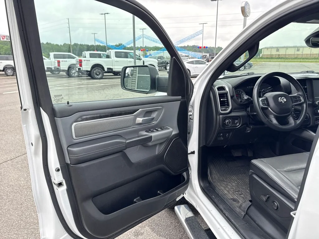 Used 2022 White Ram Big Horn/Lone Star image 10