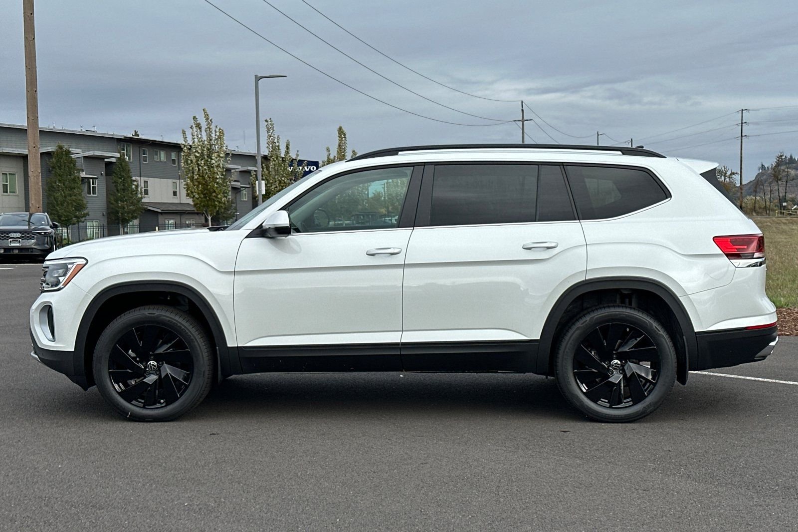 New 2026 White Volkswagen 2.0T SE w/Technology image 6
