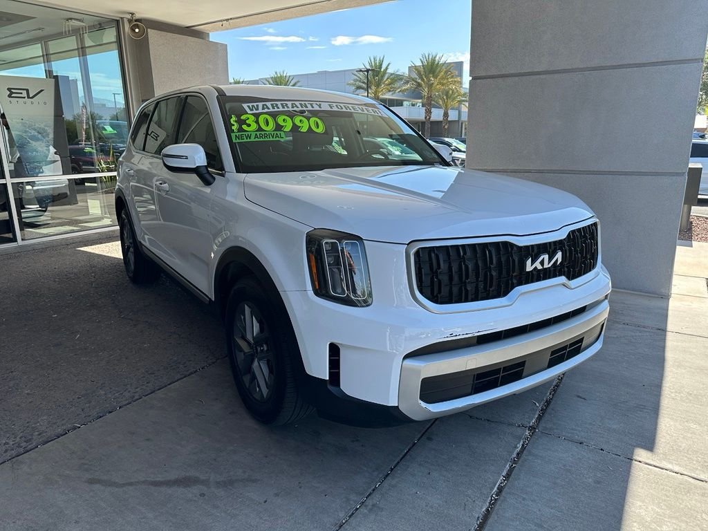 Used 2024 White Kia LX image 25