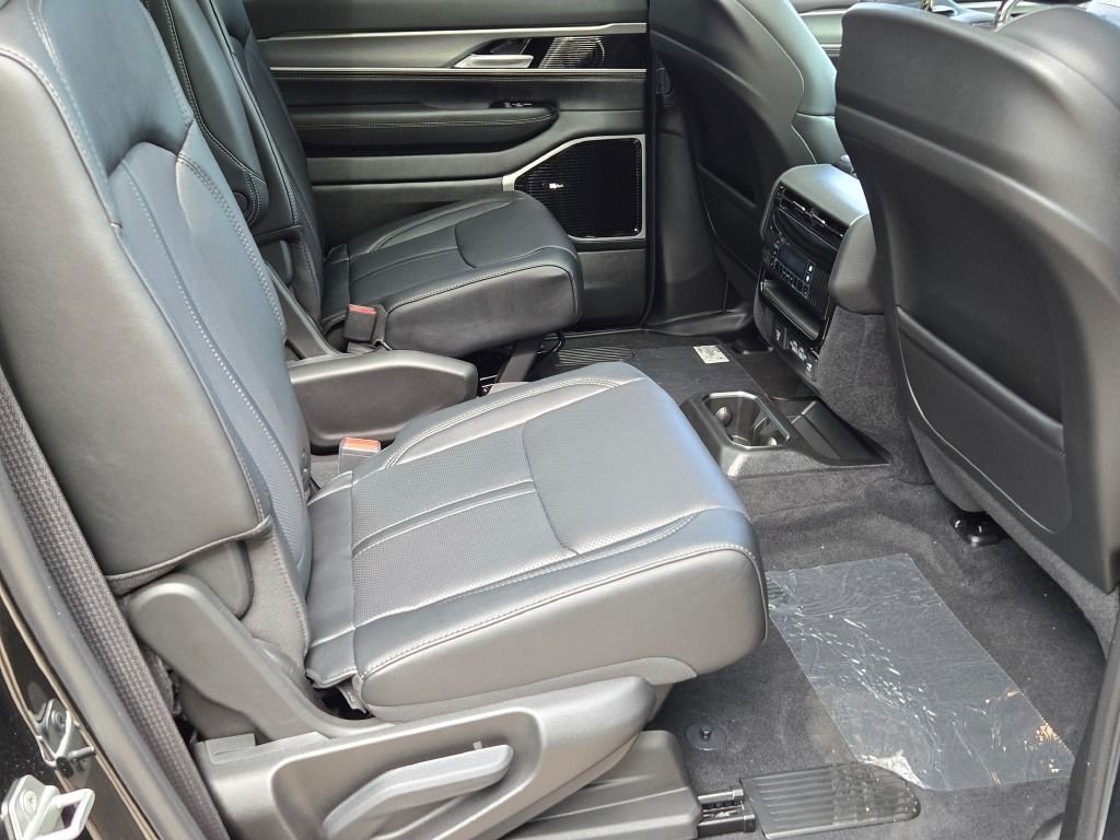 New 2026 High Gloss Black Exterior Paint Jeep Limited Reserve image 9