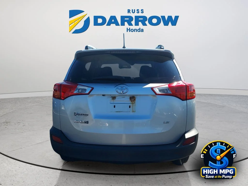 Used 2013 Silver Toyota LE image 4