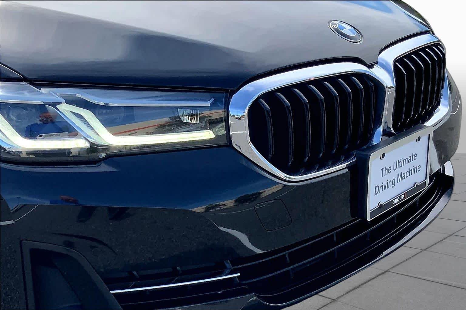 Used 2022 Jet Black BMW 530i xDrive image 31
