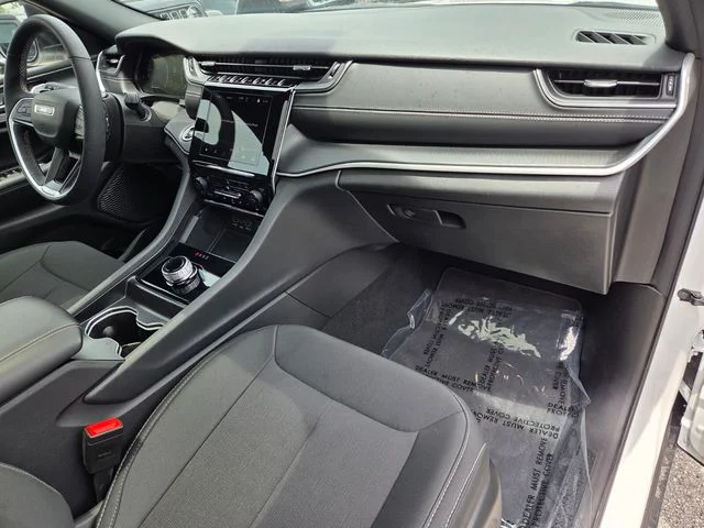 New 2026 Bright White Clear-Coat Exterior Paint Jeep Laredo X image 18