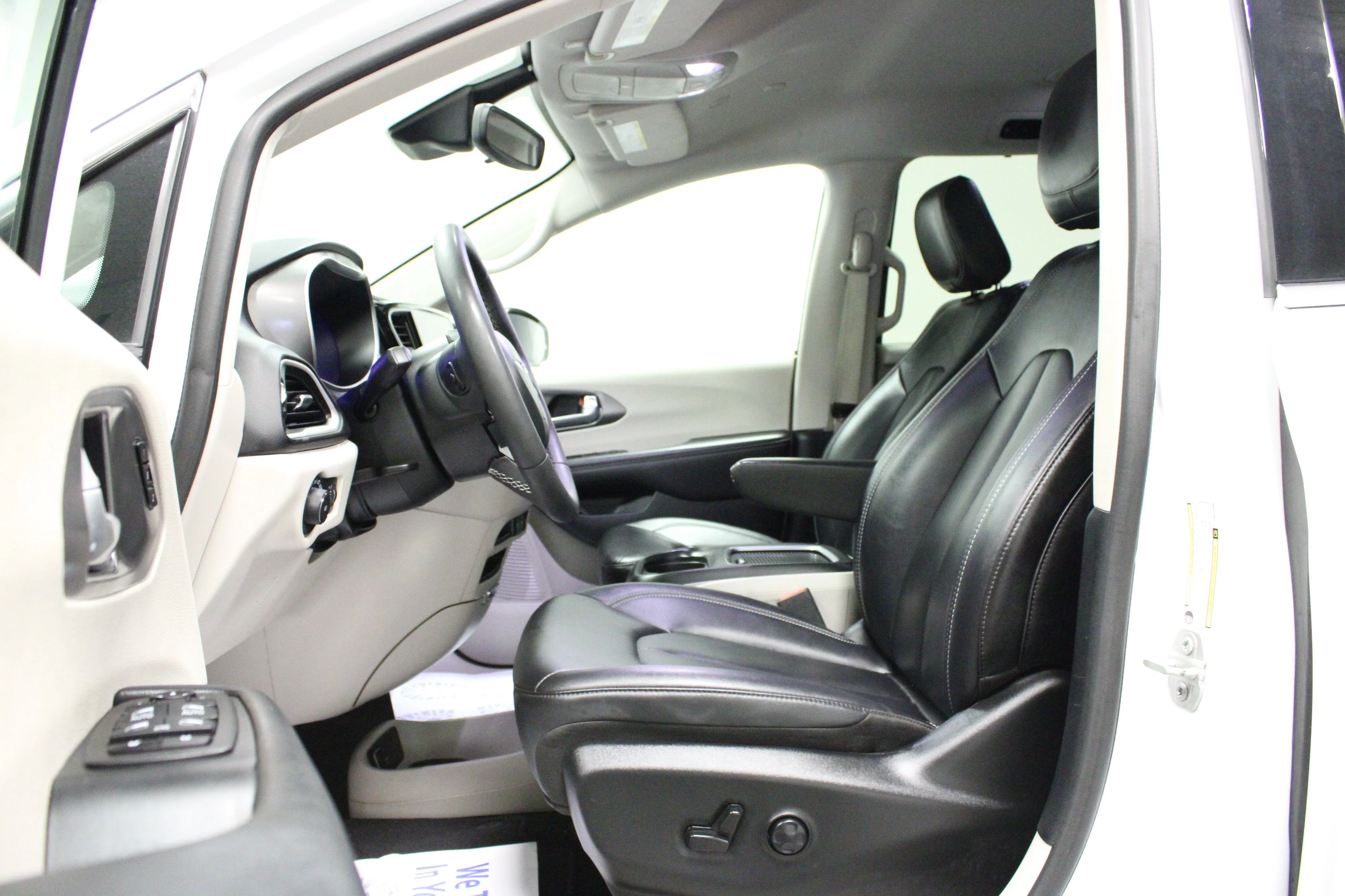Used 2024 Bright White Clearcoat Chrysler Touring L image 12