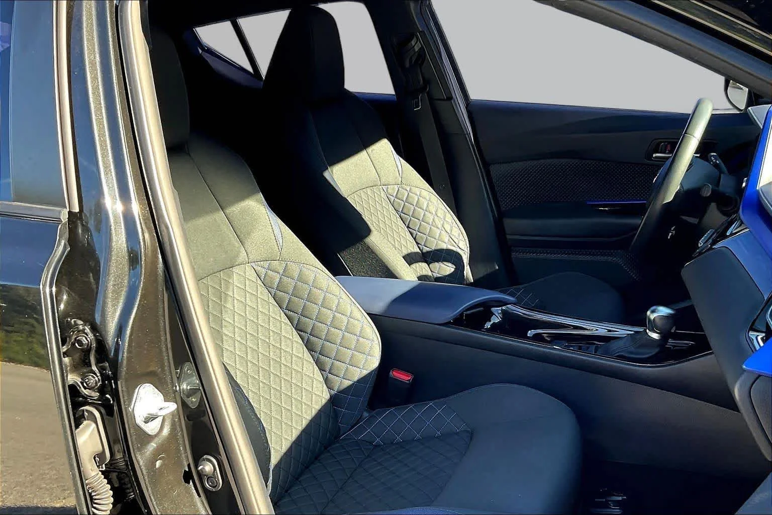 Used 2022 Black Sand Pearl Toyota XLE image 9