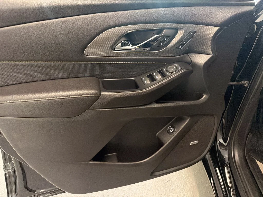 Used 2022 MOSAIC BLACK METALLIC Chevrolet Premier image 13
