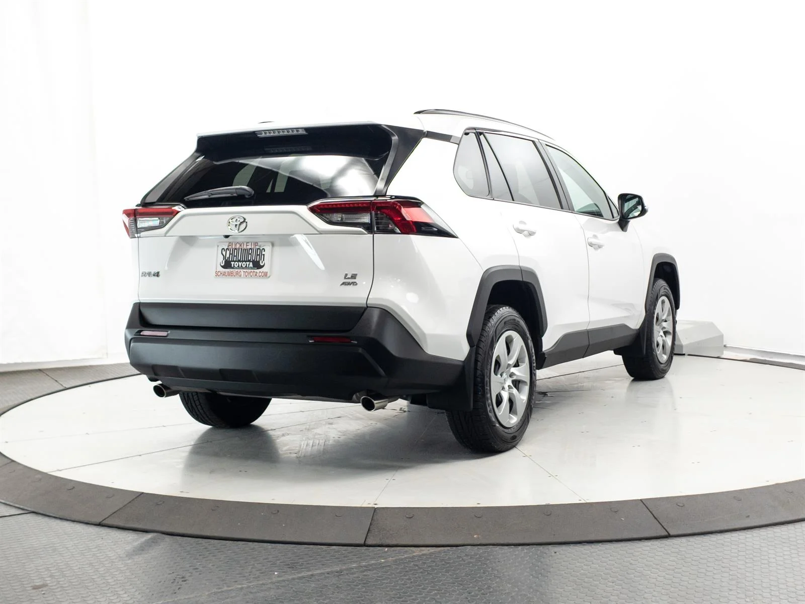 Used 2019 White Toyota LE image 11