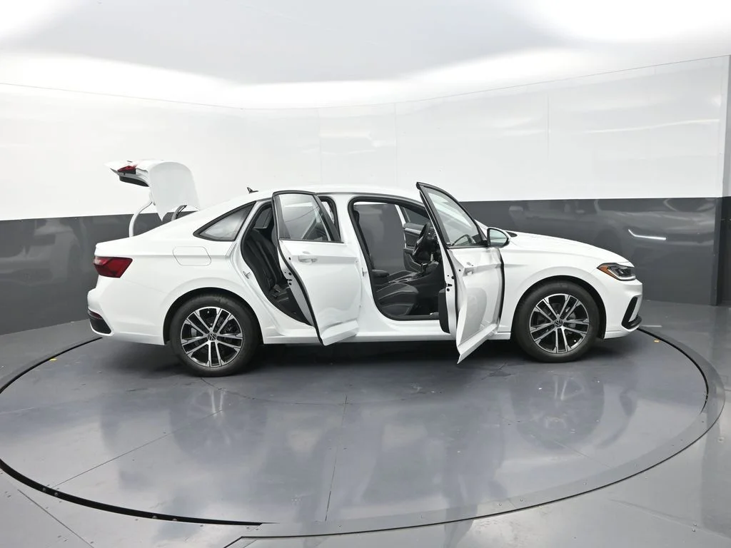 Used 2026 White Volkswagen 1.5T Sport image 37