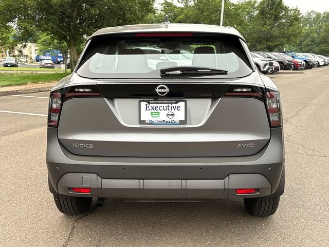 Used 2025 Gray Nissan S image 3