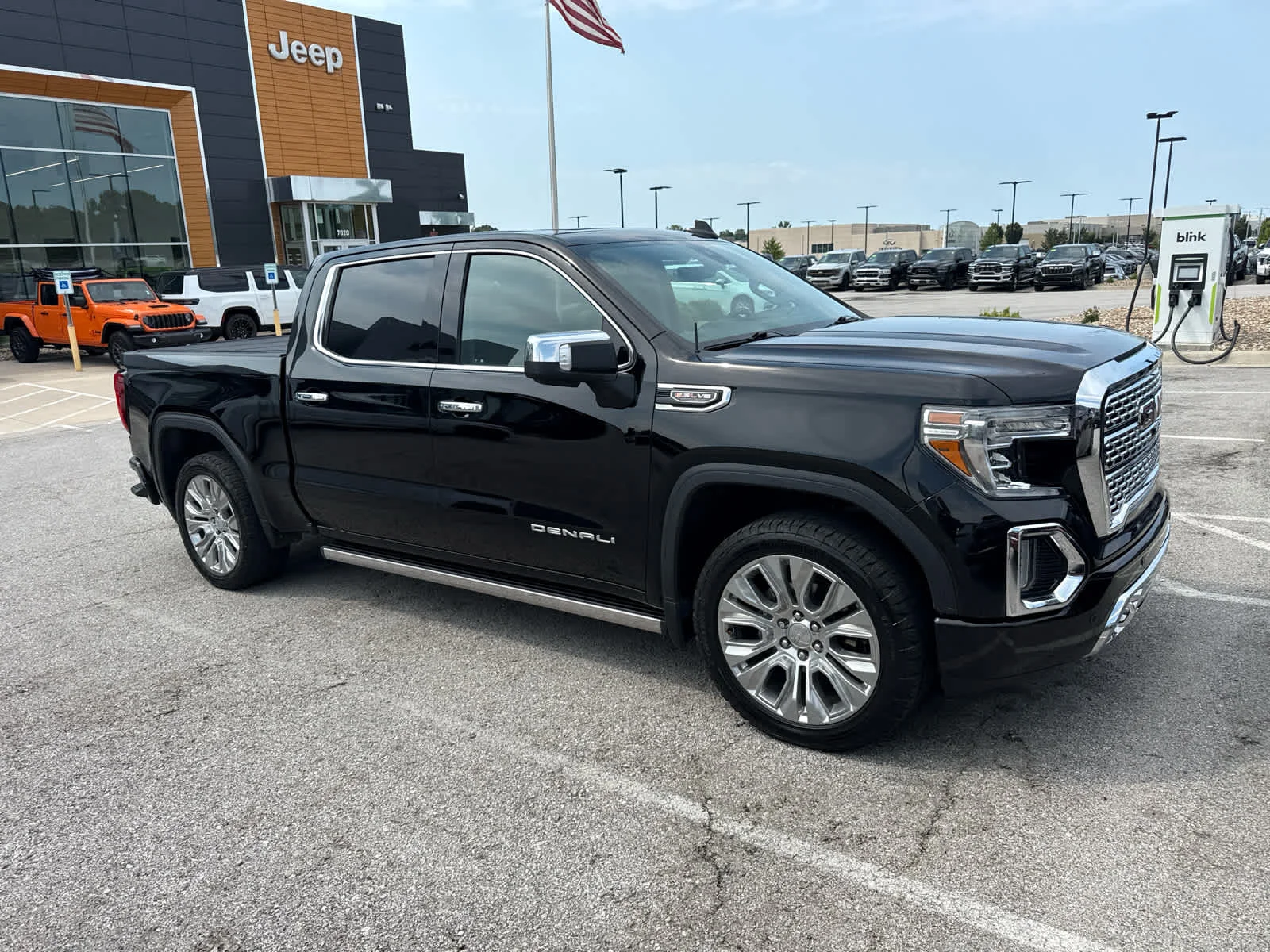 Used 2021 Onyx Black GMC Denali image 3