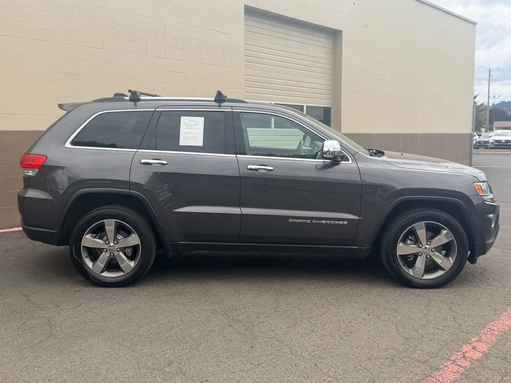 Used 2015 Gray Jeep Limited image 3