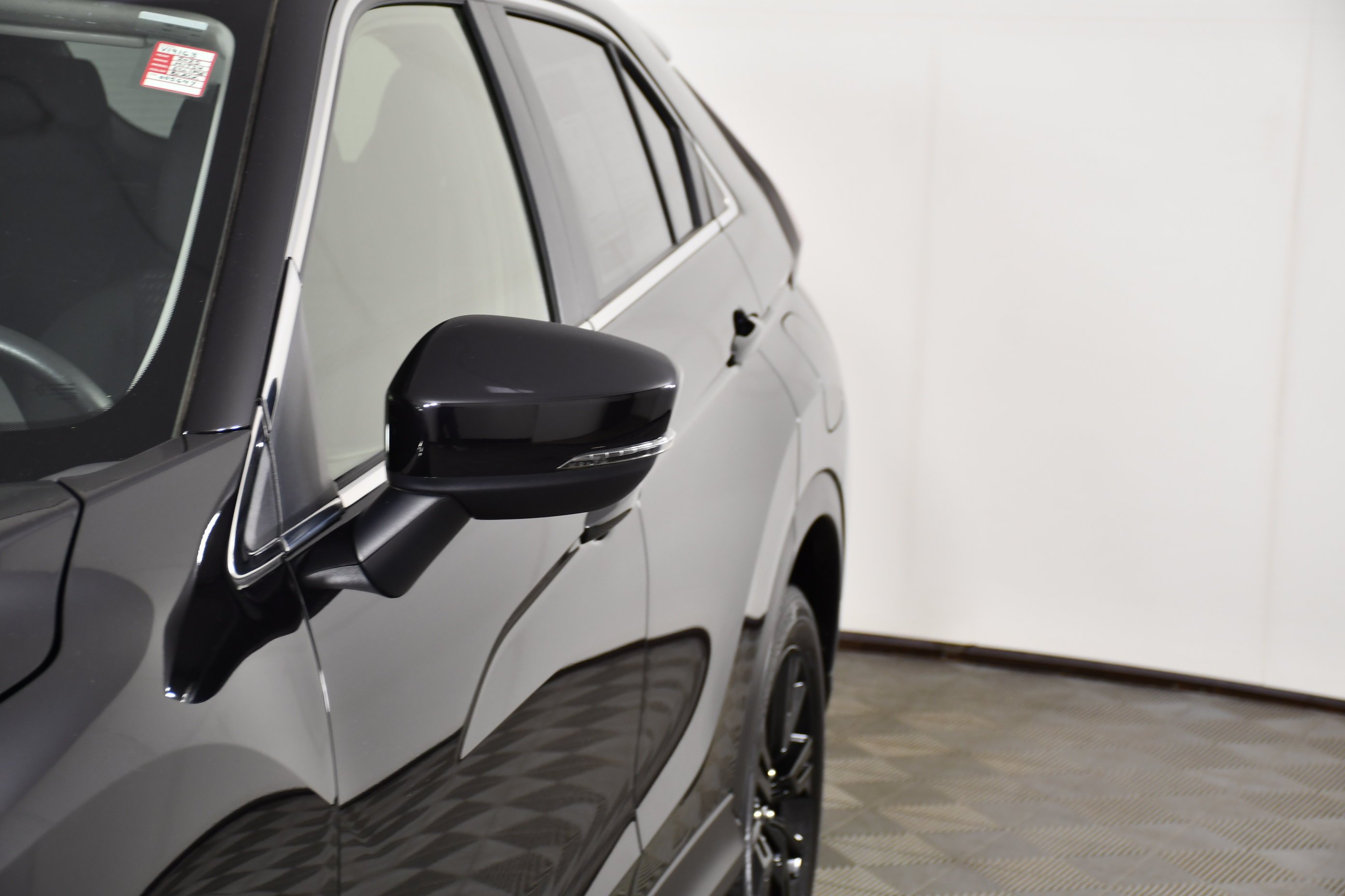 Certified Used 2025 Labrador Black Pearl Mitsubishi LE image 13