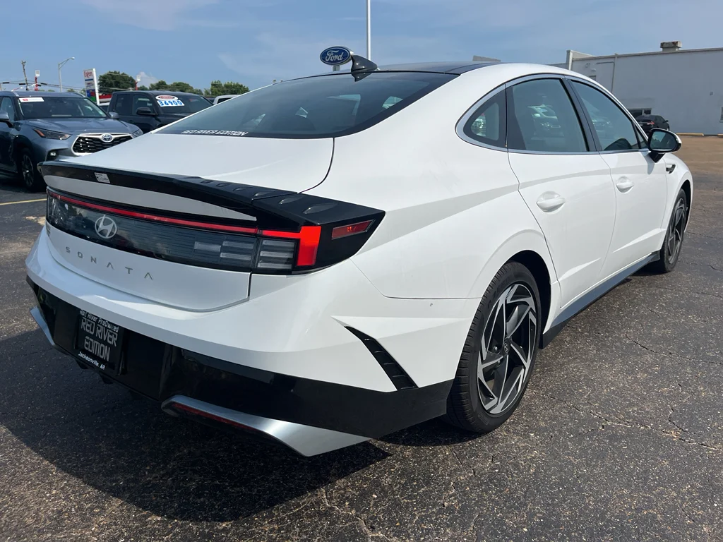 Used 2025 Serenity White Hyundai SEL Convenience image 5
