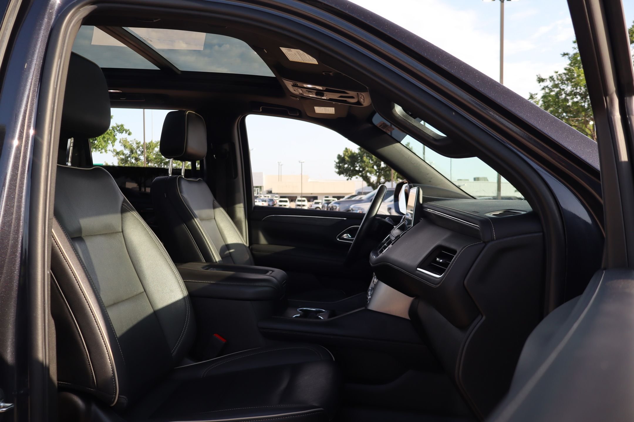 Used 2023 Titanium GMC SLT image 30