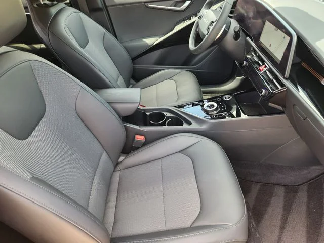 Used 2023 Gray Kia Wind image 14