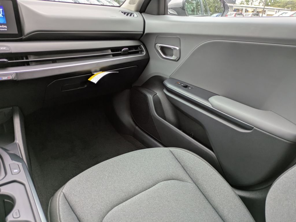 New 2025 Steel Gray Kia LXS image 17