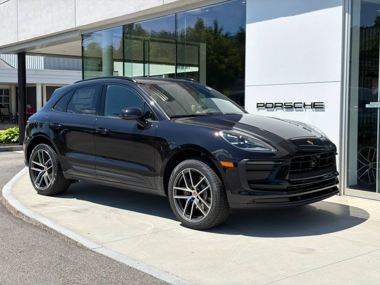 2026 Porsche Macan T - Photo 8