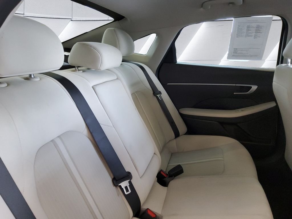 Used 2024 White Hyundai SEL image 16