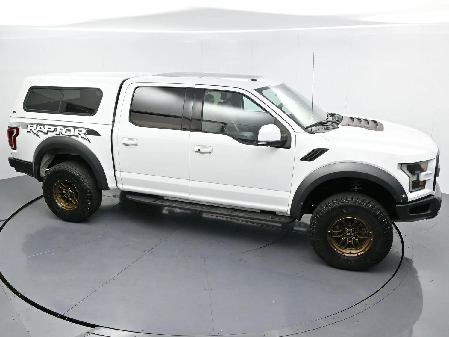 Used 2018 Oxford White Ford Raptor image 46