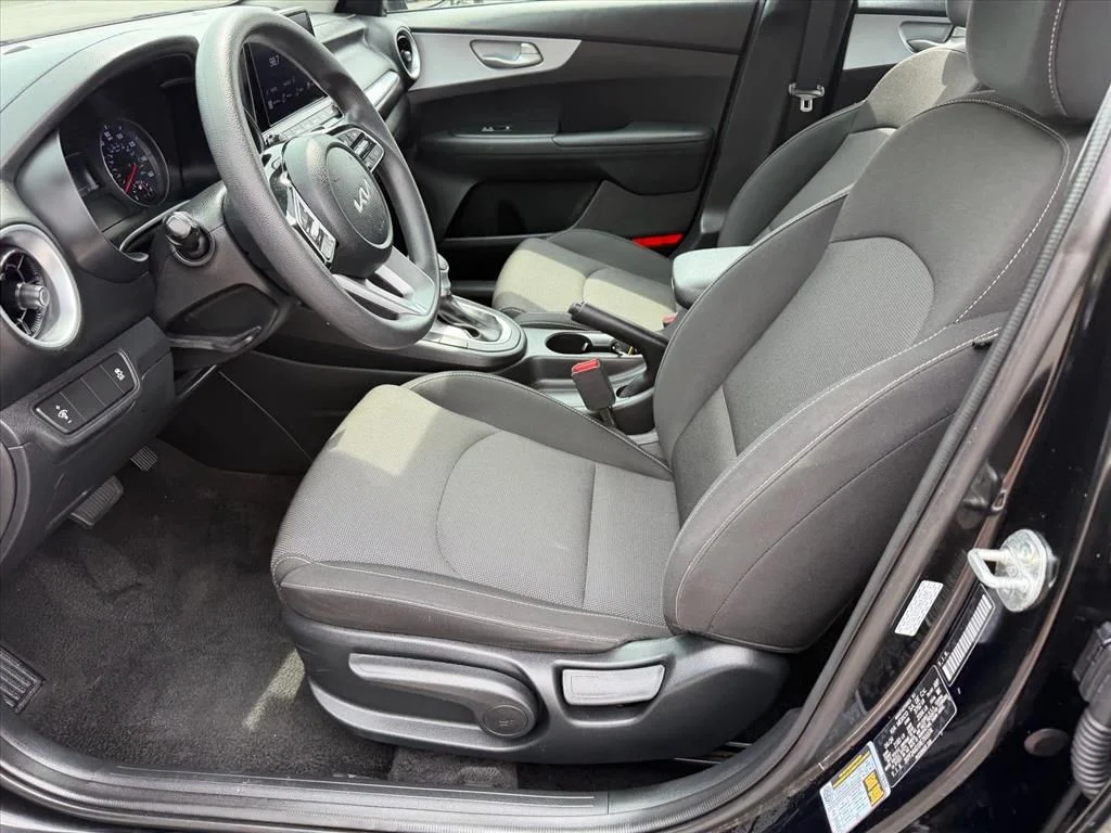 Used 2024 Black Kia LXS image 8