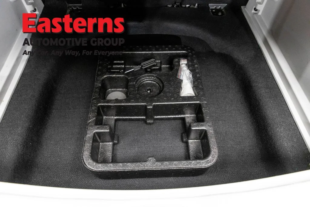 Used 2021 Green Jeep Latitude image 23