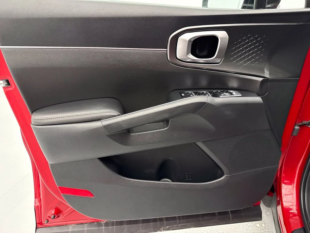Used 2022 Red Kia S image 17