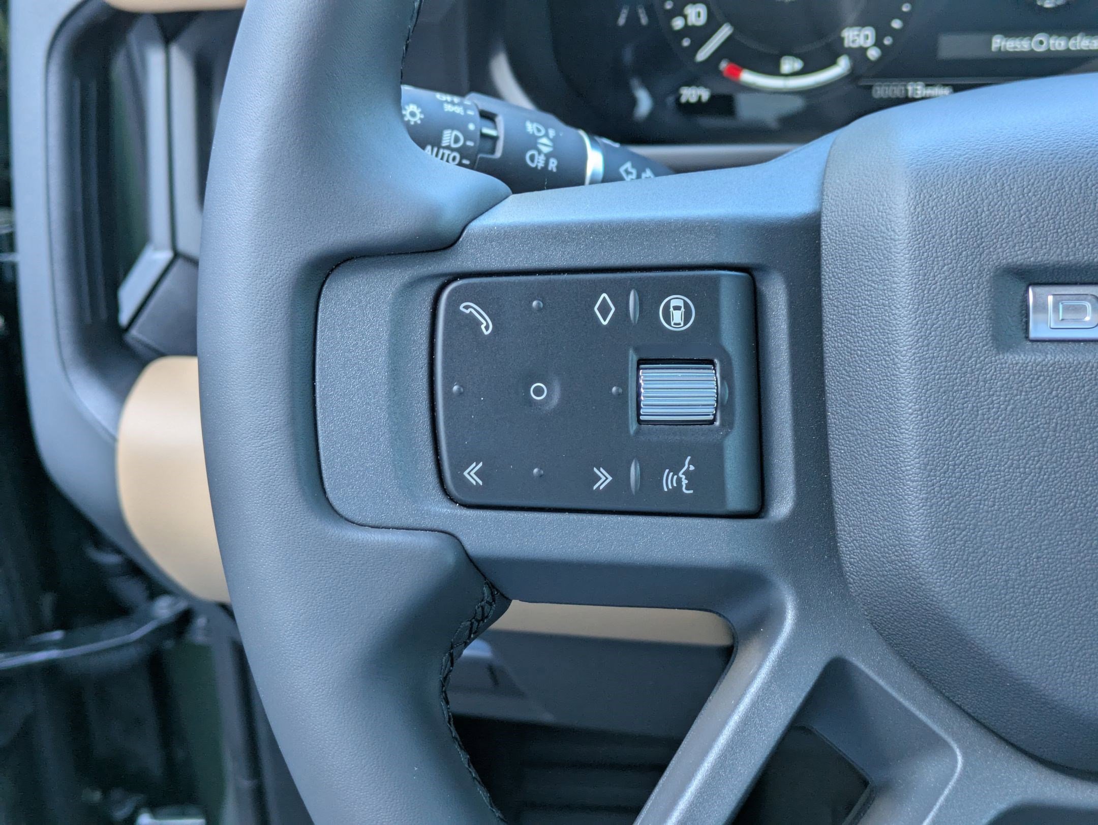 2026 Land Rover Defender X-Dynamic SE - Photo 17