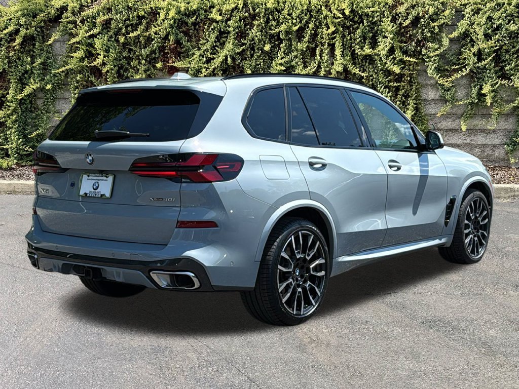 Used 2024 Brooklyn Gray Metallic BMW xDrive40i image 4