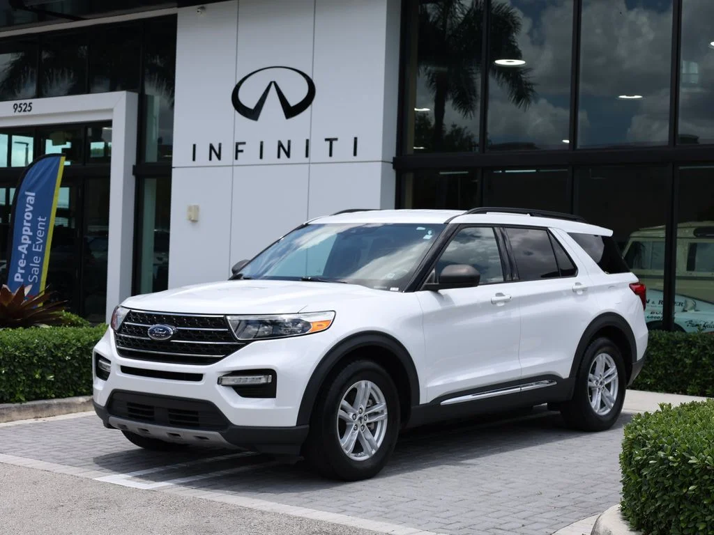 Used 2020 White Ford XLT image 1