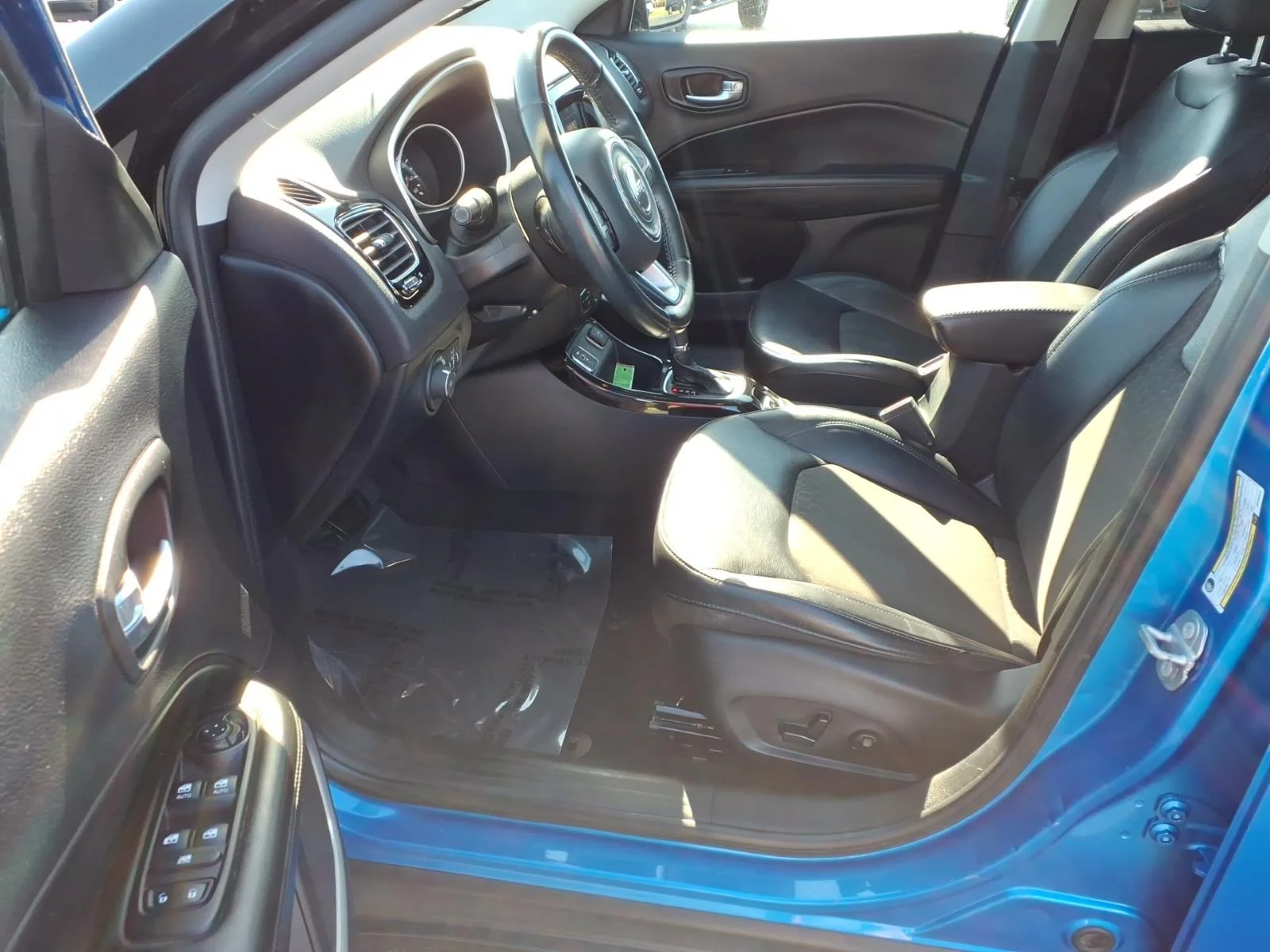 Used 2021 Blue Jeep Altitude image 18