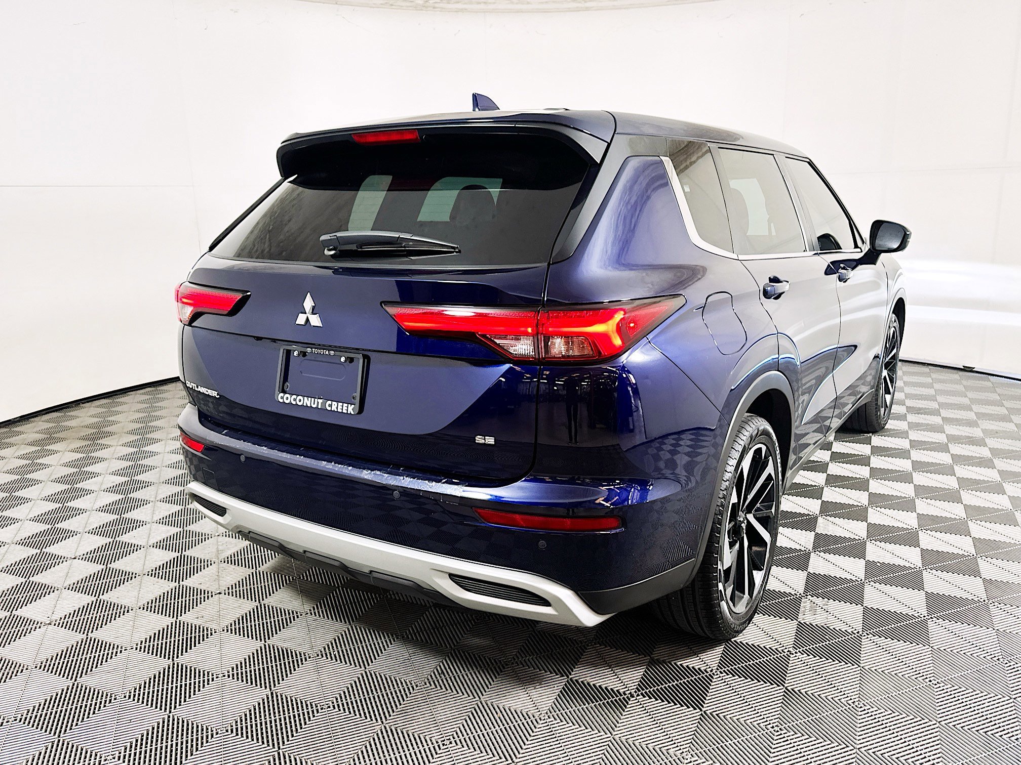 2023 Mitsubishi Outlander thumbnail 5