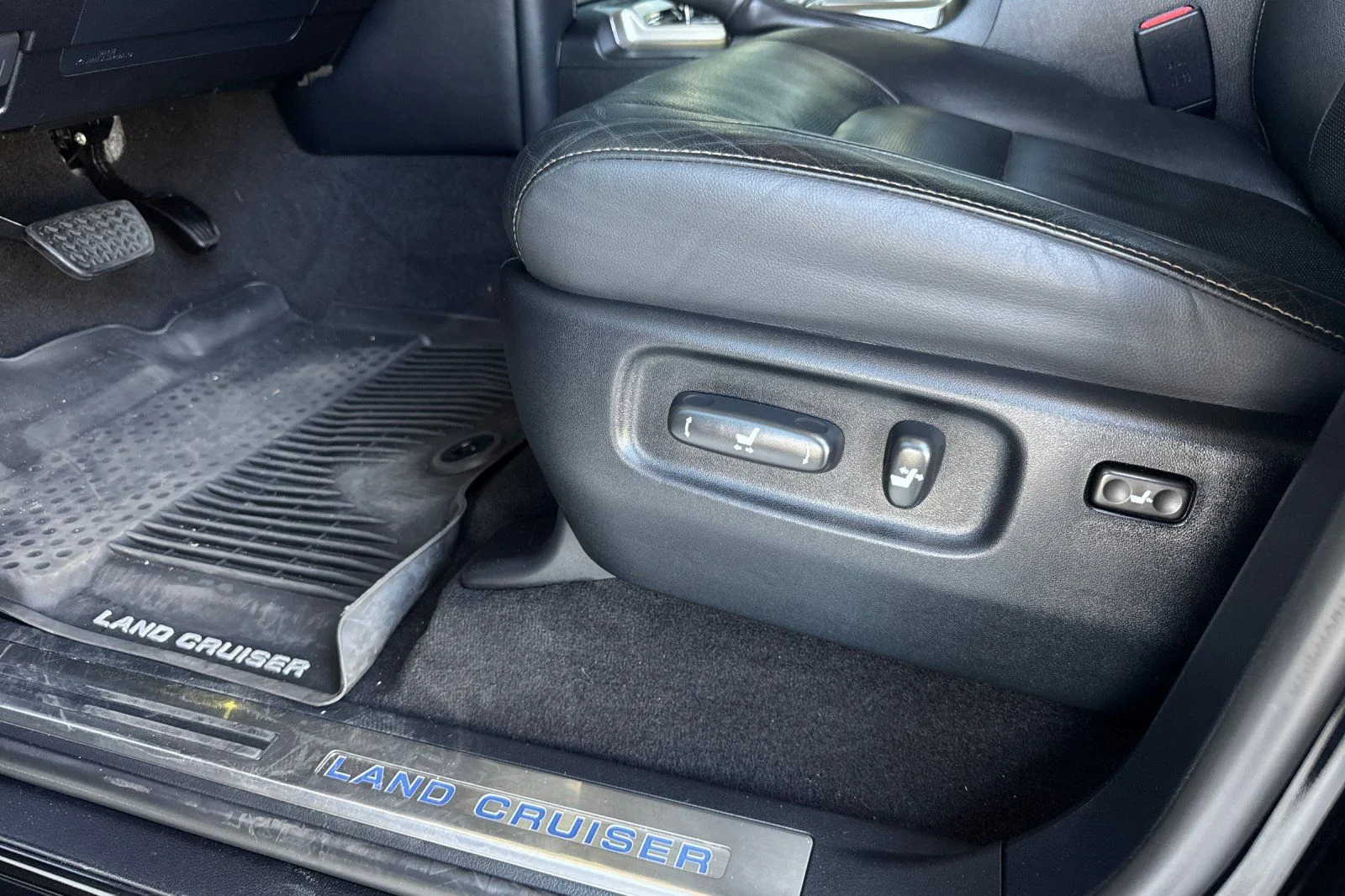 Used 2020 Black Toyota Heritage Edition image 35