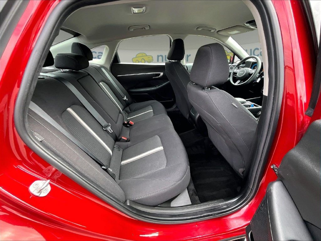 Used 2025 Red Hyundai SEL image 16