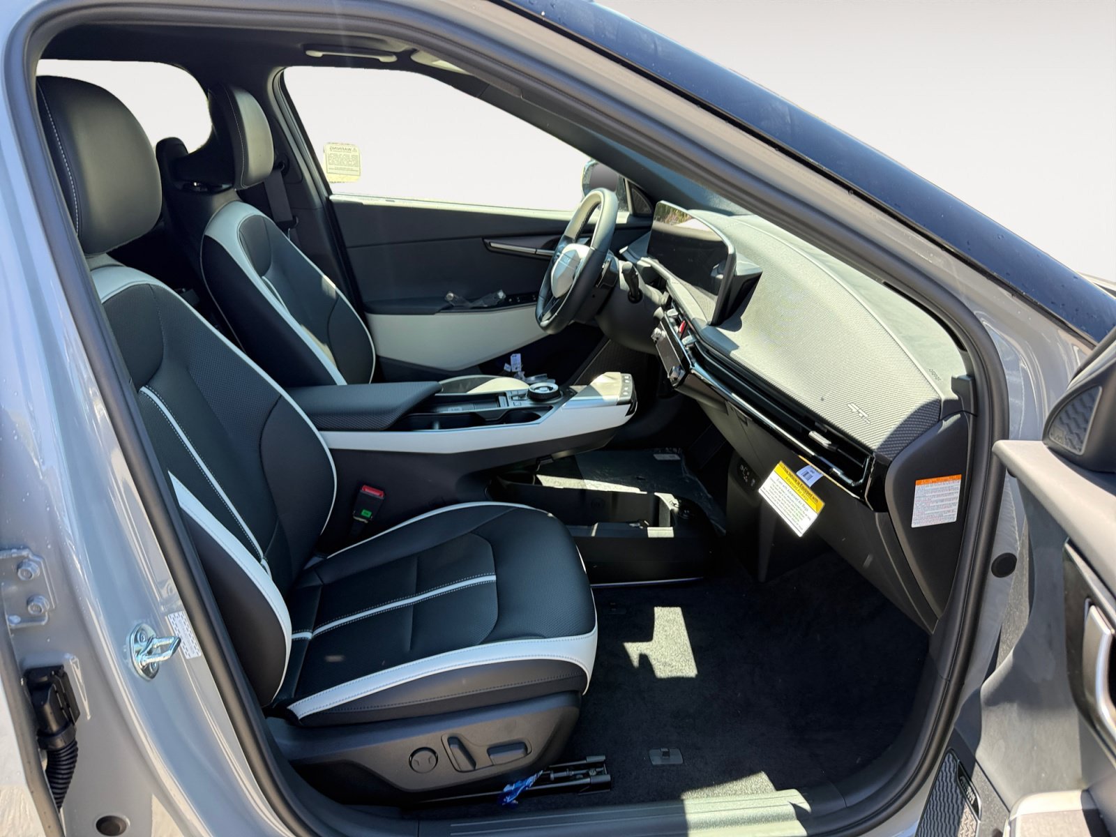 New 2026 Wolf Gray Kia GT-LINE image 19