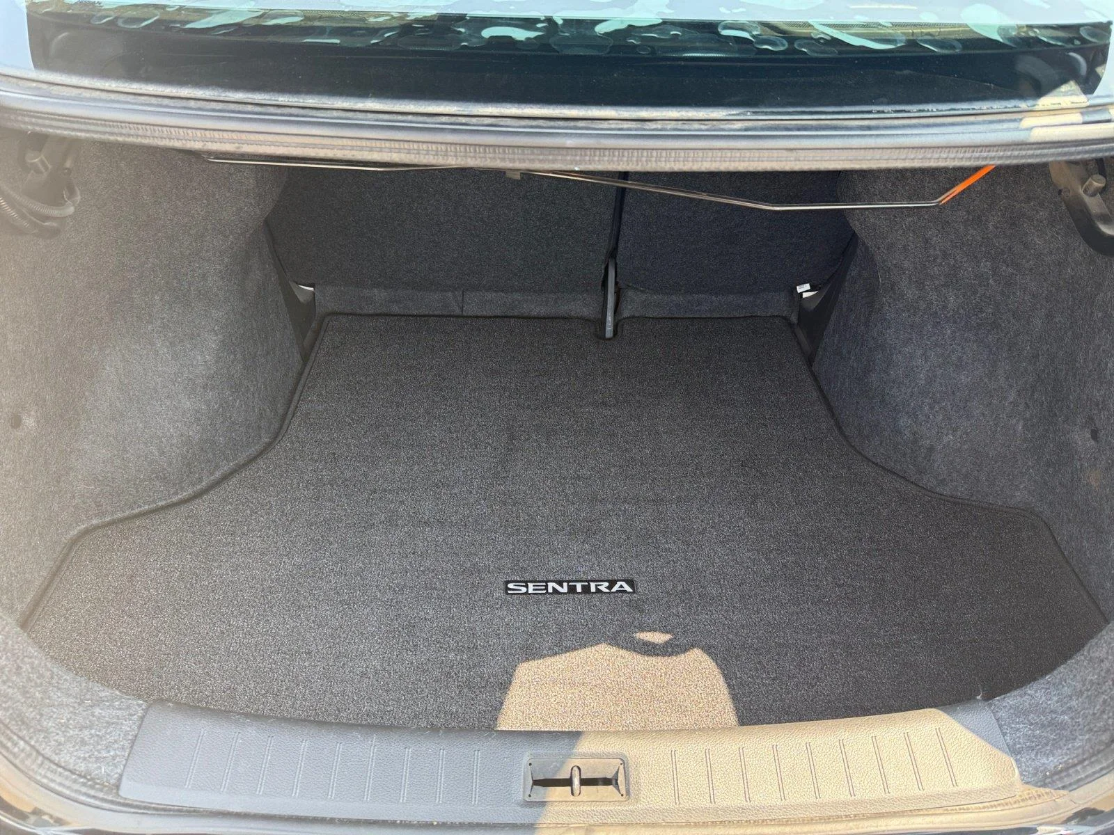 Used 2018 Super Black Nissan SL image 23