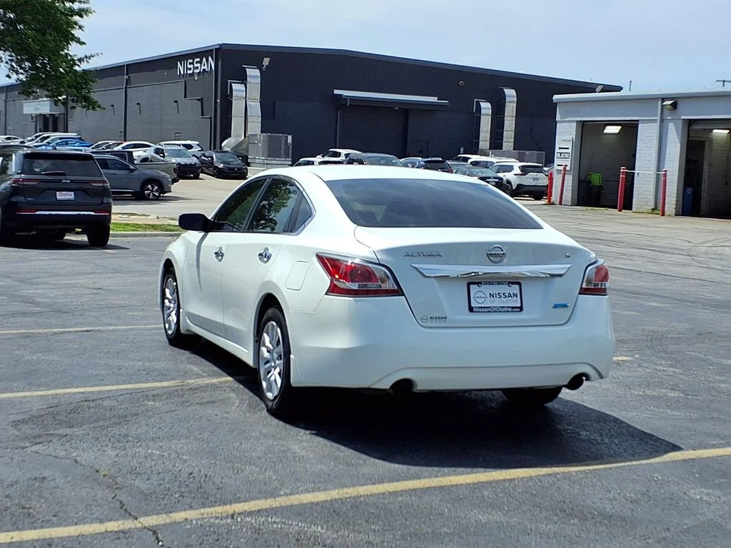 Used 2014 Nissan Altima S with VIN 1N4AL3AP1EN382564 for sale in Olathe, KS