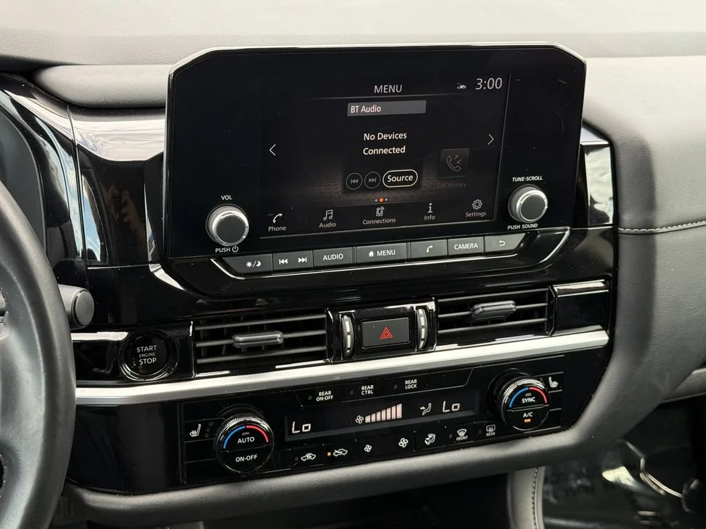 Used 2025 White Nissan SV image 30
