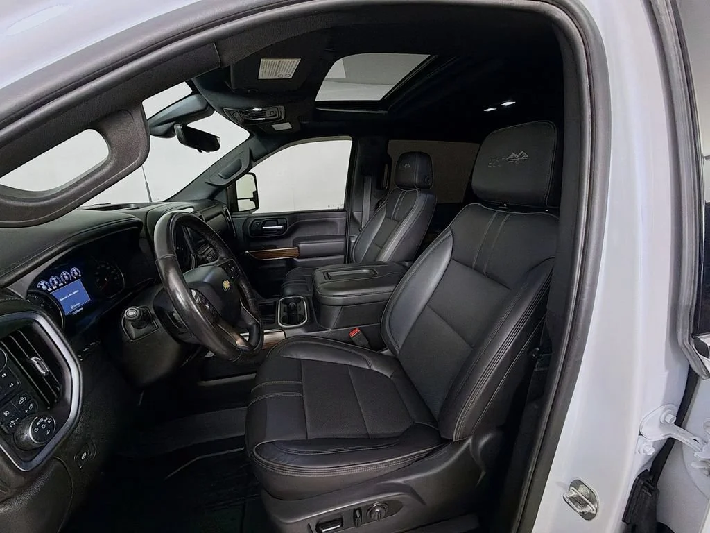 Used 2021 Iridescent Pearl Tricoat Chevrolet High Country image 12